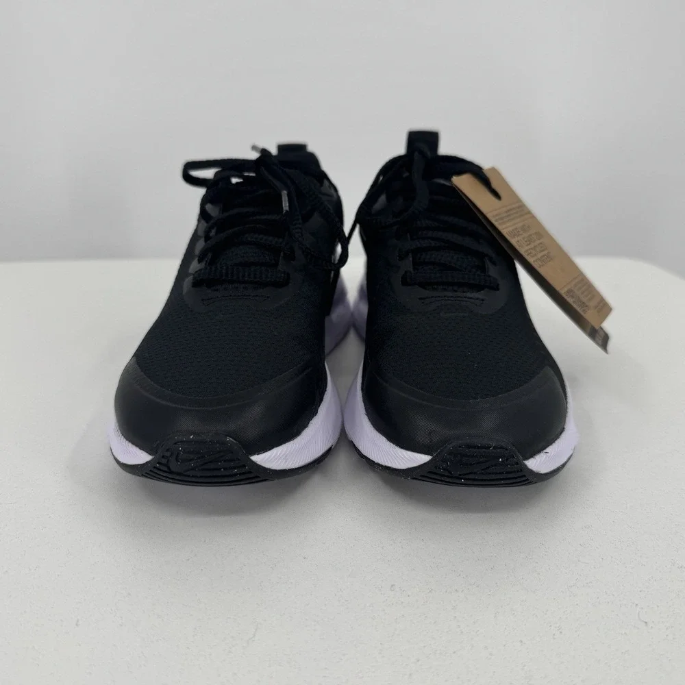 Nike Air Max Nuaxis Lace-up Athletic Shoes in Black/White size 6.5 B